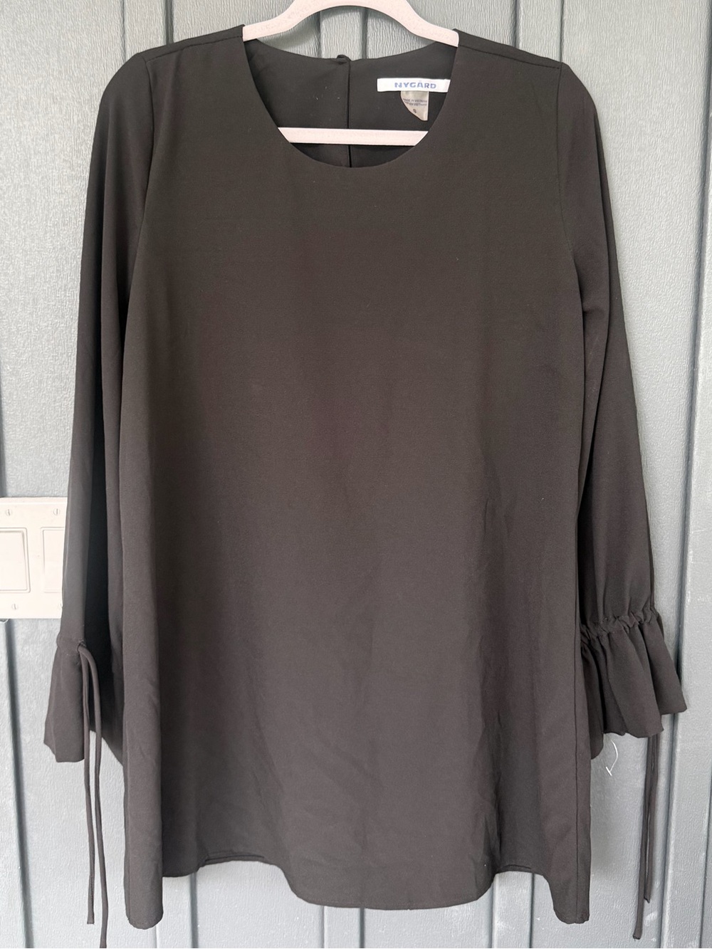 Peter Nygard Black Long-Sleeve Ruffle Cuff Tunic